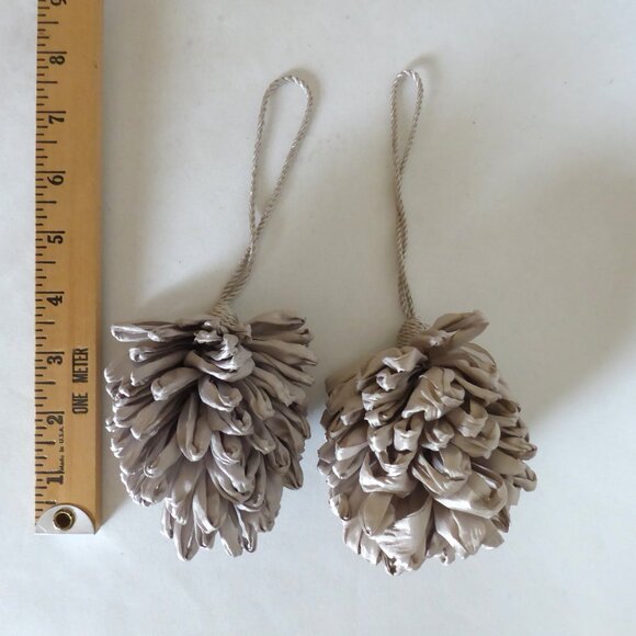 NEW 4” DECORATIVE ACCENT SILVER SATIN RIBBON PINECONE TASSEL SET - Picture 2 of 6